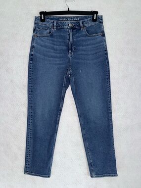 American Eagle Outfitters High-Rise Mom Jeans in Medium Blue Wash size 12